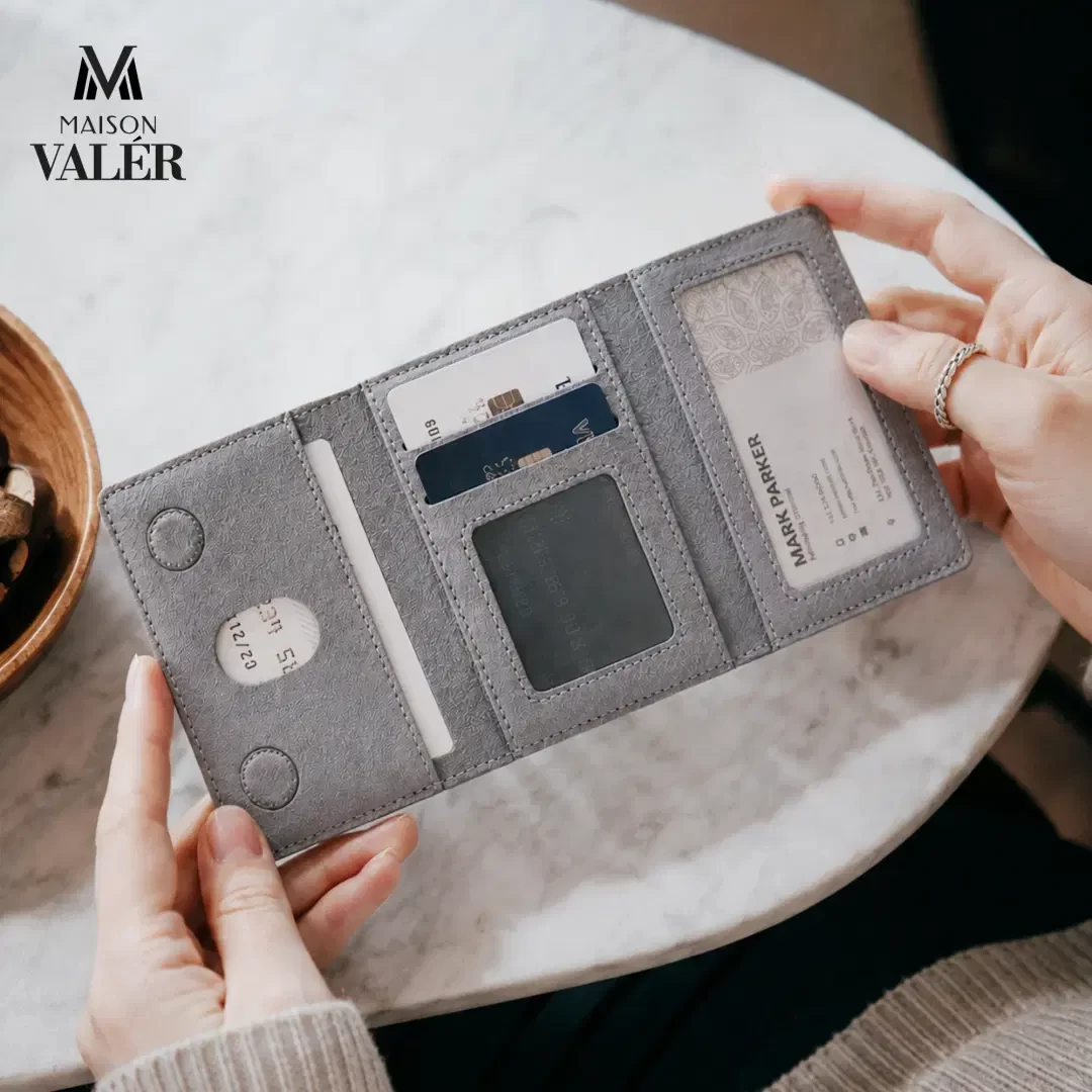 Executive Leather MagSafe Card Holder